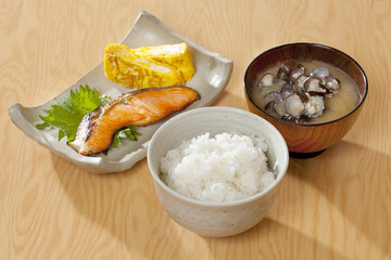 朝食