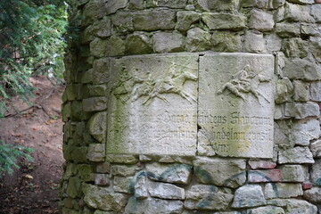 Relief mit Inschrift des Jaczo-Turms