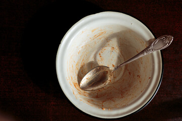 dirty plate and spoon. dirty dishes after pasta