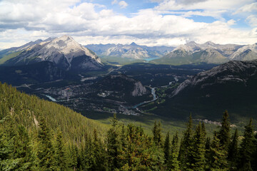 Fototapeta na wymiar Beautiful landscape inside the Banff National Park Canada