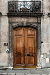 Fototapeta na wymiar Old Wooden Door in Grenoble Downtown Street