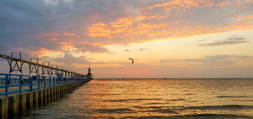 Obraz premium sunset on the pier