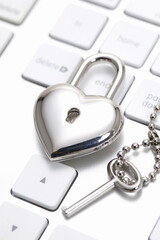 ハートの鍵とキーボード