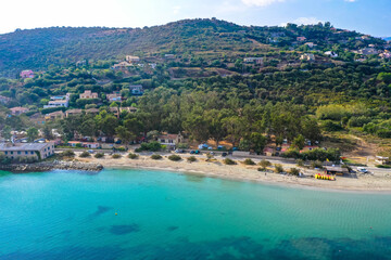 Fototapeta na wymiar Luftaufnahme von Plage de La Roya in Saint Florent, Korsika, Frankreich