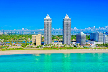 Fototapeta na wymiar Miami Beach skyline view of beach and ocean