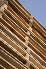 山積みの運搬用木材パレット