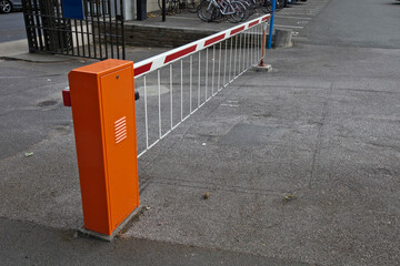 Closed parking barrier
