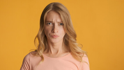 Obraz premium Offended girl angrily looking in camera over colorful background