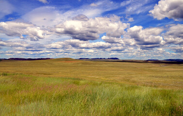 Obraz premium Montana - Drifting Clouds over Scenic Highway 287 Countryside