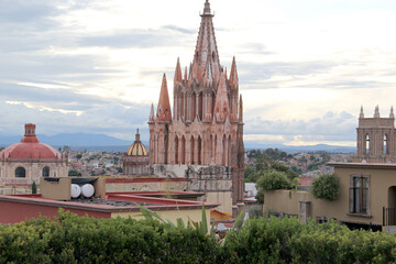 Obraz premium view of dome and towers of cathedral and town of San Miguel de Allende in Guanajuato Mexico