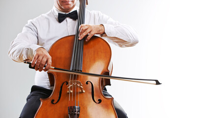 Cellist © Yay Images