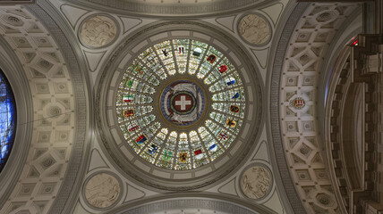 Obraz premium The glass dome displays the cantonal coats of arms in radial order around the Swiss cross in the Federal Palace, in Bern, Switzerland