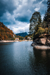 Fototapeta premium Fleuve en automne