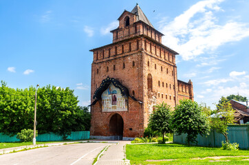 Fototapeta na wymiar Pyatnitsky Gate (Pyatnitskaya Tower) of Kolomna Kremlin