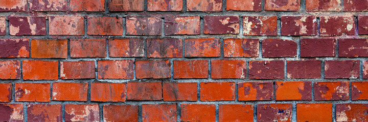 Obraz premium Dirty brick wall. The texture of the brickwork. Wide panoramic background with masonry.