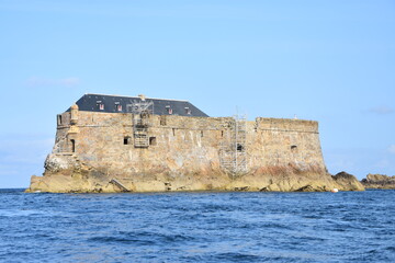 Fototapeta na wymiar La Conchée, saint-Malo, bâtisse, fort