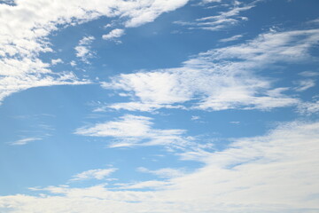 青空と白い雲 sunny sky and white clouds 1