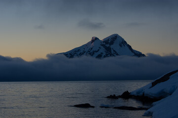 Fototapeta na wymiar sunset in Antartica