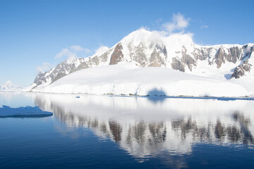 Fototapeta na wymiar Antarctica mountain