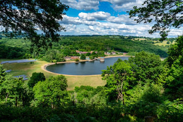Obraz premium Trimpley Reservoir in summertime from above