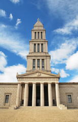 Obraz premium Frontal View of the Masonic Memorial in Alexandria Virginia. The memorial recalls the design of the famous lighthouse of Alexandria a wonder of the ancient world.