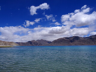 Beautiful lake and magnificent blue skies and mountains, Pangong tso (Lake), Durbuk, Leh, Ladakh, Jammu and Kashmir, India