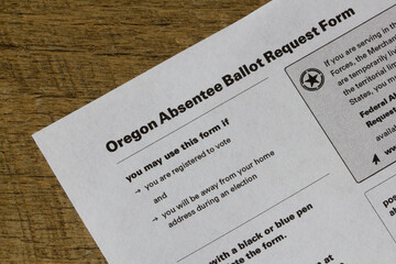 Obraz premium Closeup of a Oregon State Vote-By-Mail Ballot Application form on a wooden background.
