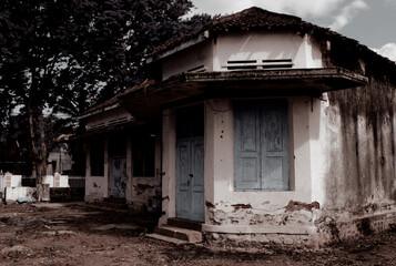 Fototapeta na wymiar old house in nganjuk 