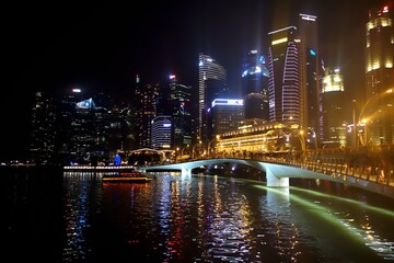 シンガポールの夜景とエスプラネード･ブリッジ