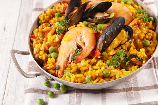 paella with shrimp, mussel and rice