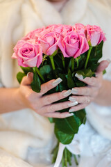 Obraz na płótnie Canvas bridal bouquet of pink roses, bride holding bouquet