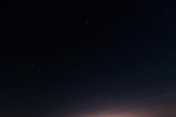 Fototapeta na wymiar Nocne, rozgwieżdżone niebo.