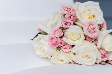 Obraz na płótnie Canvas bridal bouquet of pink roses, pink roses