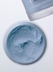 青いマスク用クリームのテクスチャー