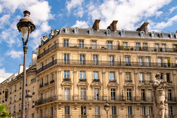 Fototapeta na wymiar Paris, buildingsplace Saint-Georges.