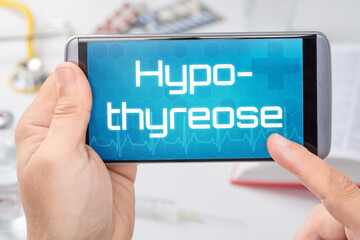 Smartphone mit dem Text Hypothyreose auf dem Display