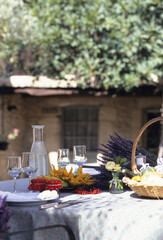 テーブルのハーブ