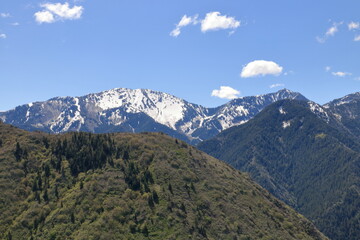 Fototapeta premium Snowcapped Wasatch Mountains in late spring, Salt Lake City, Utah
