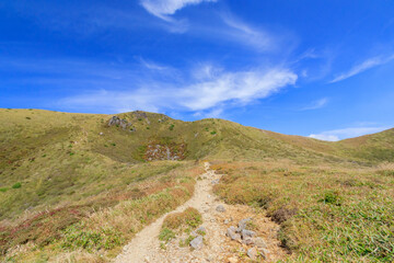 初秋のくじゅう連山　星生山と登山道　大分県玖珠郡　Kujuurenzan Mt.Hossyouzan and Trail early autumn Ooita-ken Kusu-gun