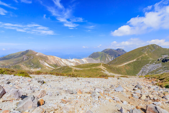 久住山へと続く登山道から見た初秋のくじゅう連山　大分県玖珠郡　Kujuurenzan Trail early autumn seen from Mt.Kujuusan Ooita-ken Kusu-gun