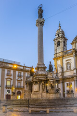 Obraz premium Church of San Domenico (Chiesa di San Domenico, 1640) and Column of Immaculate Conception (1728) in middle of San Domenico square. Palermo, Sicily, Italy.