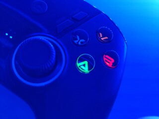 A videogame controller with colored buttons © David