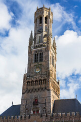 Fototapeta na wymiar ベルギー　ブルージュ歴史地区のマルクト広場に建つ鐘楼