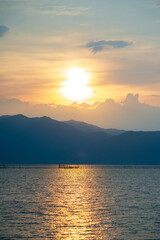 琵琶湖の夕暮れ