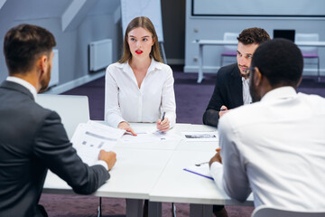 Obraz premium Young team of colleagues making a great discussion meeting in a