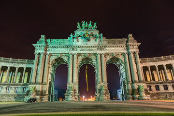 Obraz premium ベルギー ブリュッセルの夜の凱旋門