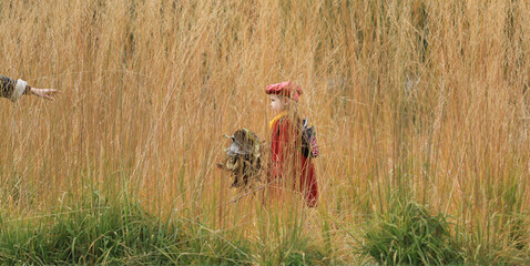 Obraz premium little girl in the tall autumn grass