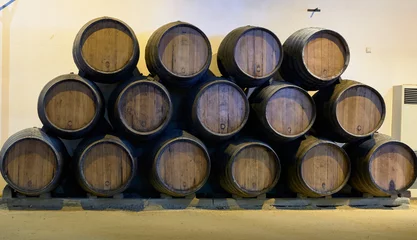 Fotobehang Barricas de vino de madera de roble americano © Ricardo