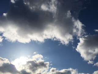 太陽が輝く絶景の空