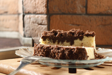 Cheesecake with chocolate crumble topping